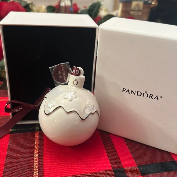 Pandora 2018 Christmas Ornaments Limited Edition - Picture 1 of 7